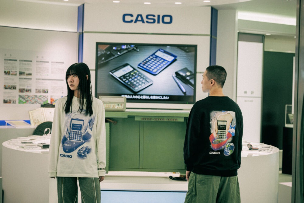 CASIO 60th Anniversary 企画 小型電卓「pocket-mini」の広告ビジュアルを再構築！　ケンエレファントのアパレルコラボが始動